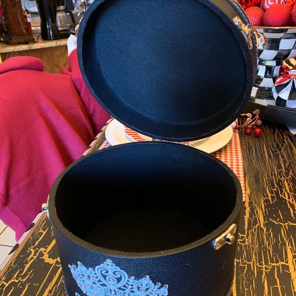 Make up case/crown case with crystals or without - Picture 3 of 7